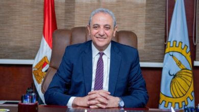 محافظ الغربية يتابع أعمال الرصف بكفر السنادية بزفتى