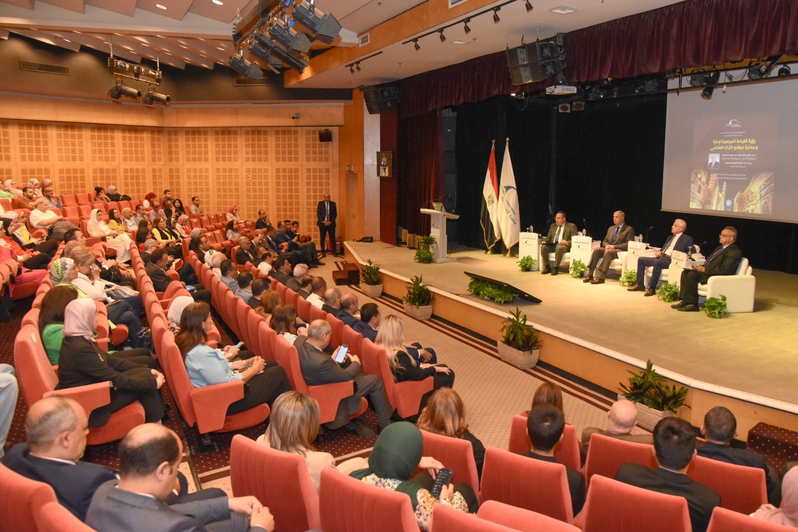 محافظ الإسكندرية إدارة وحماية مواقع التراث العالمي بمكتبة الإسكندرية