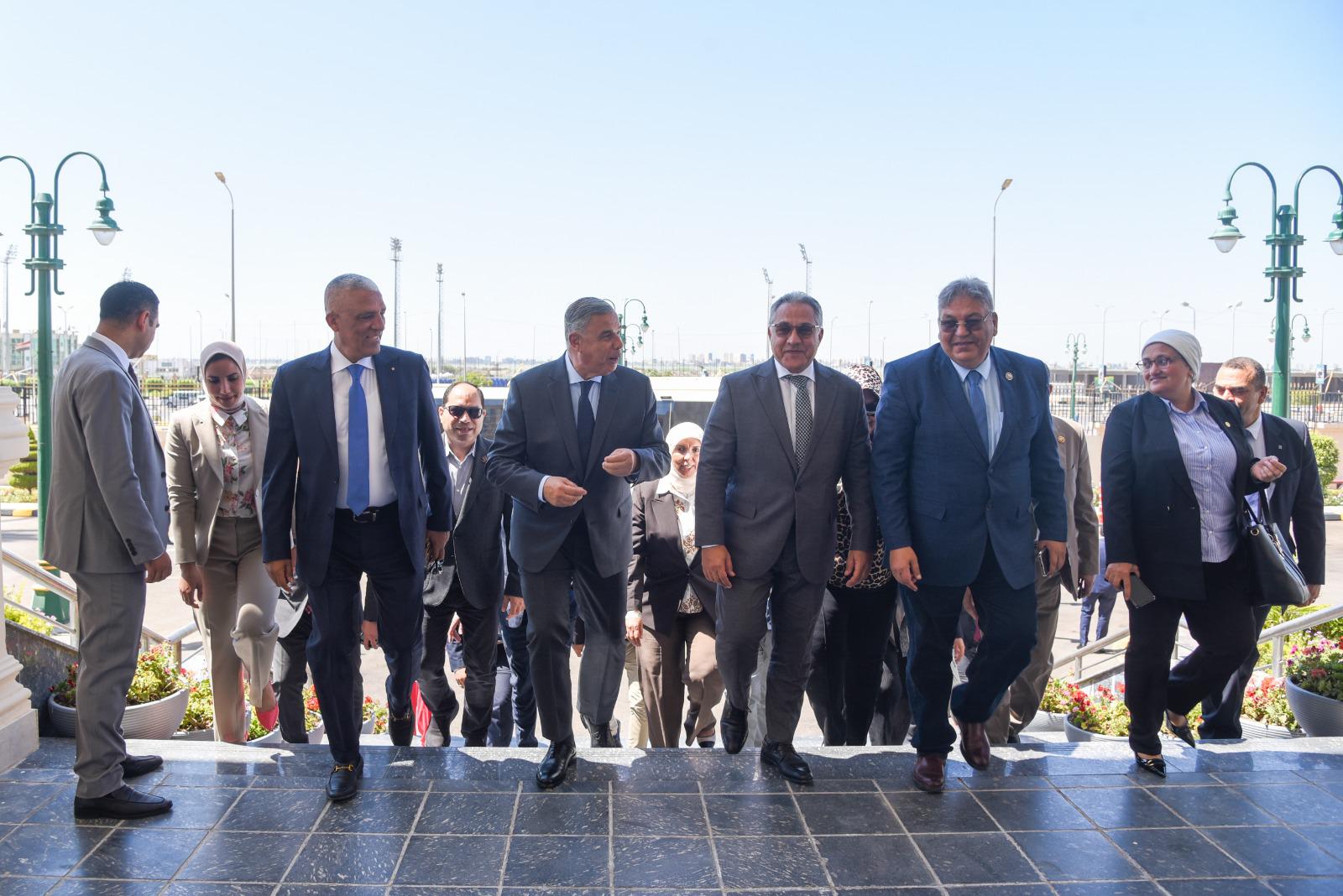 محافظ الإسكندرية يستقبل لجنة الإدارة المحلية بمجلس النواب