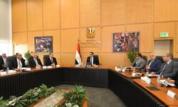 وزير الإسكان ومحافظ الإسكندرية يتابعان عددا من ملفات العمل المشتركة. 