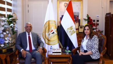 وزيرة التنمية المحلية تلتقي وكيل لجنة الإدارة المحلية بمجلس النواب
