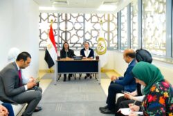 توقيع مذكرة تعاون مشترك بين جهاز تنظيم إدارة المخلفات وجمعية الهلال الأحمر المصري