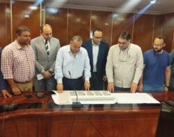 محافظ أسيوط يبحث مقترح تطوير كورنيش النيل ليصبح متنفساً ترفيهياً يليق بأهالي المحافظة وتحويله إلى ممشى "أهل مصر"