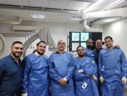 نجاح فريق طبي بمستشفي جامعة أسيوط في إنقاذ حياه مريض يعاني من ضيق حرج بالشريان السباتي