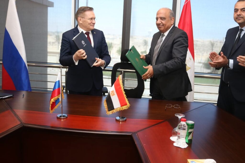 مصر وروسيا توقعان بروتوكولًا مكملًا في بناء وتشغيل محطات الطاقة النووية.