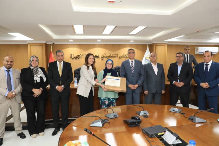 محافظ الجيزة يُكرِّم أوائل الثانوية العامة والدبلومات الفنية من أبناء المحافظة