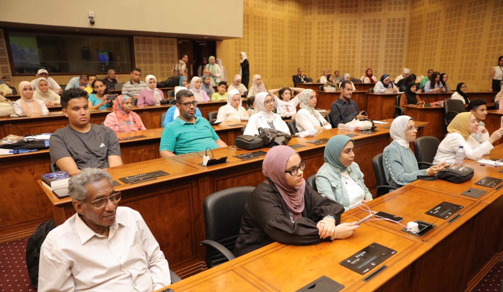 قهوة المحطة من الورق إلى الشاشة في مكتبة الإسكندرية