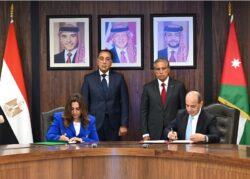 رئيسا وزراء مصر والأردن يشهدان توقيع 10 وثائق تعاون بين البلدين