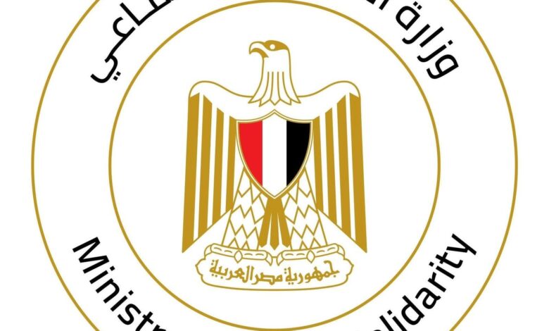 وزيرة التضامن تتابع تداعيات حاد/ ث انقلاب عربات قطار بمطروح