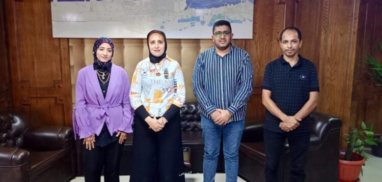 المهندسة نور الهدى رئيس حى العجمي تلتقي بالجمعيات الأهلية
