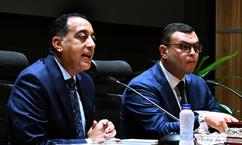 بحضور وزير الإسكان: رئيس الوزراء يعقد اجتماعًا موسعاً مع رؤساء أجهزة المدن الجديدة.