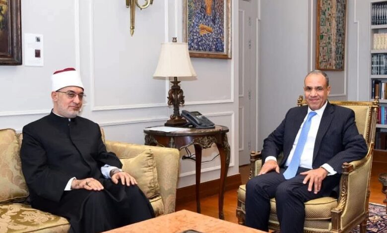 وزير الخارجية يستقبل مفتي الجمهورية لبحث تعزيز التعاون المشترك.
