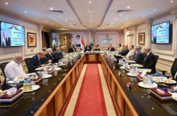 تعاون مشترك بين التصنيع والتعليم في مجال التكنولوجيا.