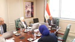 الكهرباء يستعرض مستجدات تنفيذ مشروعات الطاقات الجديدة والمتجددة