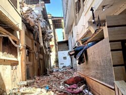فريق من النيابة الإدارية يعاين موقع مصنع نسيج المحلة الكبرى المنهار