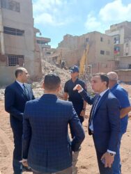فريق من النيابة الإدارية يعاين موقع مصنع نسيج المحلة الكبرى المنهار