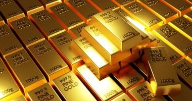 أسعار الذهب اليوم في مصر وقفزه جديده بمنتصف تعاملات اليوم الأربعاء 29/10/2025. أسعار الذهب اليوم في مصر وقفزه جديده بمنتصف تعاملات اليوم الأربعاء 29/10/2025. ارتفع سعر الذهب اليوم في مصر بنحو 78 جنيهًا، بمنتصف تعاملات الأربعاء 29-10-2025، مقارنة بمستواه ببداية التعاملات الصباحية، وفق ما قاله نادي نجيب سكرتير عام شعبة الذهب سابقًا "لمصراوي".إعلان وزاد سعر الذهب بنحو 50 جنيهًا في بداية تعاملات اليوم، ليصل إجمالي مكاسبه إلى 128 جنيهًا حتى منتصف التعاملات.أخبار ذات صلة سعر الذهب اليوم في مصر يعود للارتفاع بحلول التعاملات المسائية سعر الذهب اللحظي ارتفع سعر الذهب عيار 14 إلى 3605 جنيهات للجرام. وصعد سعر الذهب عيار 18 إلى 4635 جنيهًا للجرام.وزاد سعر الذهب عيار 21 إلى 5408 جنيهات للجرام.وارتفع سعر الذهب عيار 24 إلى 6180 جنيهًا للجرام. سعر الجنيه الذهب وصعد سعر الجنيه الذهب إلى 43264 جنيهًا، وقد يختلف السعر من تاجر لآخر، ويساوي هذا السعر قيمة الذهب في الجنيه. سعر سبيكة الذهب سعر سبيكة الذهب 10 جرام سجل نحو 61800 جنيه. سعر سبيكة الذهب 50 جرام سجل نحو 309000 جنيهًا. وقد يختلف السعر من تاجر لآخر، ويساوي هذا السعر قيمة الذهب في السبيكة، ويحدد سعر السبيكة بناء على سعر جرام عيار 24.سعر الذهب عالميًا وارتفع سعر الذهب عالميًا بنسبة 1.66% إلى نحو 4019 دولار للأونصة، سعر الأونصة (الأوقية) تحتوي على 31.1 جرام سجل نحو 192198 جنيهًا. (وتعادل الأوقية نحو 31.1 جرام من عيار ذهب 24)، أسعار الذهب اليوم في مصر وقفزه جديده بمنتصف تعاملات اليوم الأربعاء 29/10/2025.