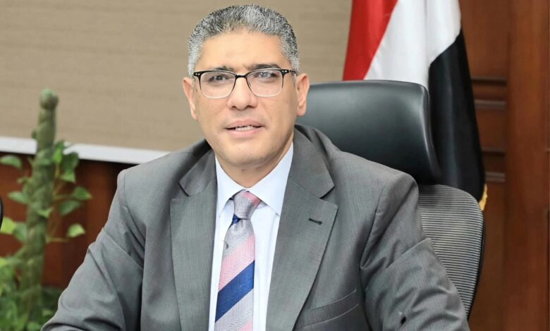 محافظ الجيزة يخصص شاشات عرض كبرى بالميادين لمتابعة افتتاح المتحف المصري 