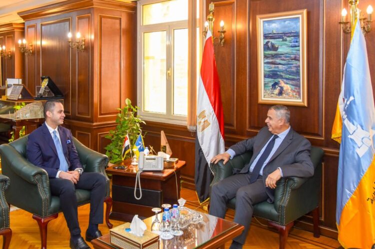 محافظ الإسكندرية يستقبل نائب وزير الصحة لبحث تطوير الخدمات الصحية