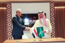 وزيرا السياحة المصري والسعودي يوقعان مشروع برنامج تنفيذي للتعاون المشترك.