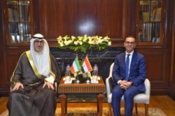 وزير الاستثمار يبحث مع وزير التجارة الكويتي مضاعفة حجم التجارة والاستثمارات المشتركة.