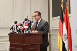 توقيع اتفاقية تعاون استراتيجي بين «مينا فارم» و«باير» الألمانية لتوطين صناعة الأدوية.