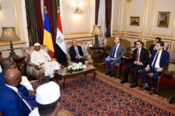 وزير الخارجية والهجرة يستقبل نظيره التشادي لبحث سبل تعزيز العلاقات الثنائية.