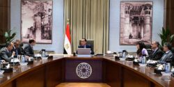 رئيس الوزراء يتابع مع وزير المالية عددا من ملفات عمل الوزارة.