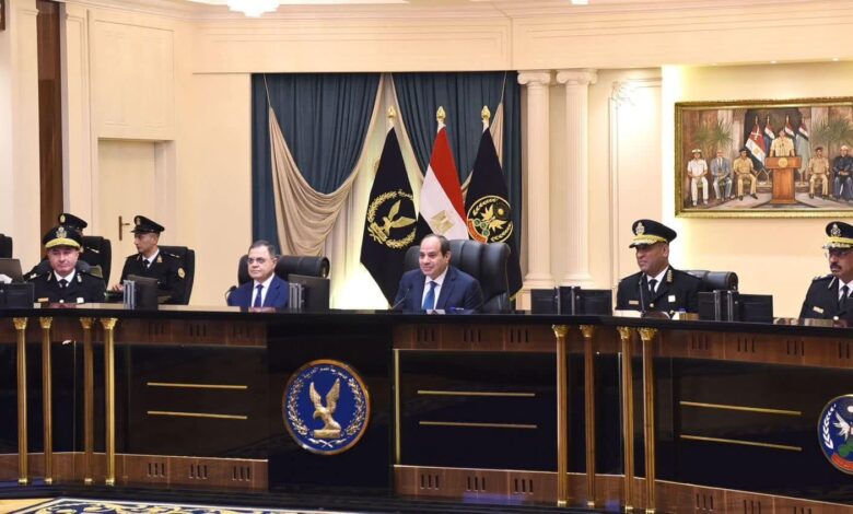 الرئيس السيسى: تخفيض فاتورة الدين نستهدف بها رفع مستوي المعيشه للمواطنين.