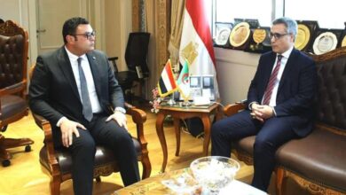 وزير الإسكان يستقبل سفير الجزائر بالقاهرة لبحث سبل التعاون بين البلدين.