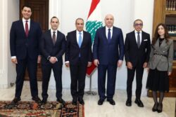 وزير الخارجية يلتقي الرئيس جوزاف عون في بيروت.