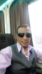 يا سَيِّـدَةٍ كـصُخُــورِ جَبَـلْ قلبِى قـد كَـرِهَ الحُـبَّ وَمَلْ لَمْ أعـرِفْ حُـبًّا فى الدُنيـا كالكـذِبِ لَمَا يأْتِى فى الحَمْل طَـرقْـتُ البابَ بِلا جَـدْوَى سَئِمْتُ الطَّـرْقَ وَمَتْنِى كَلْ