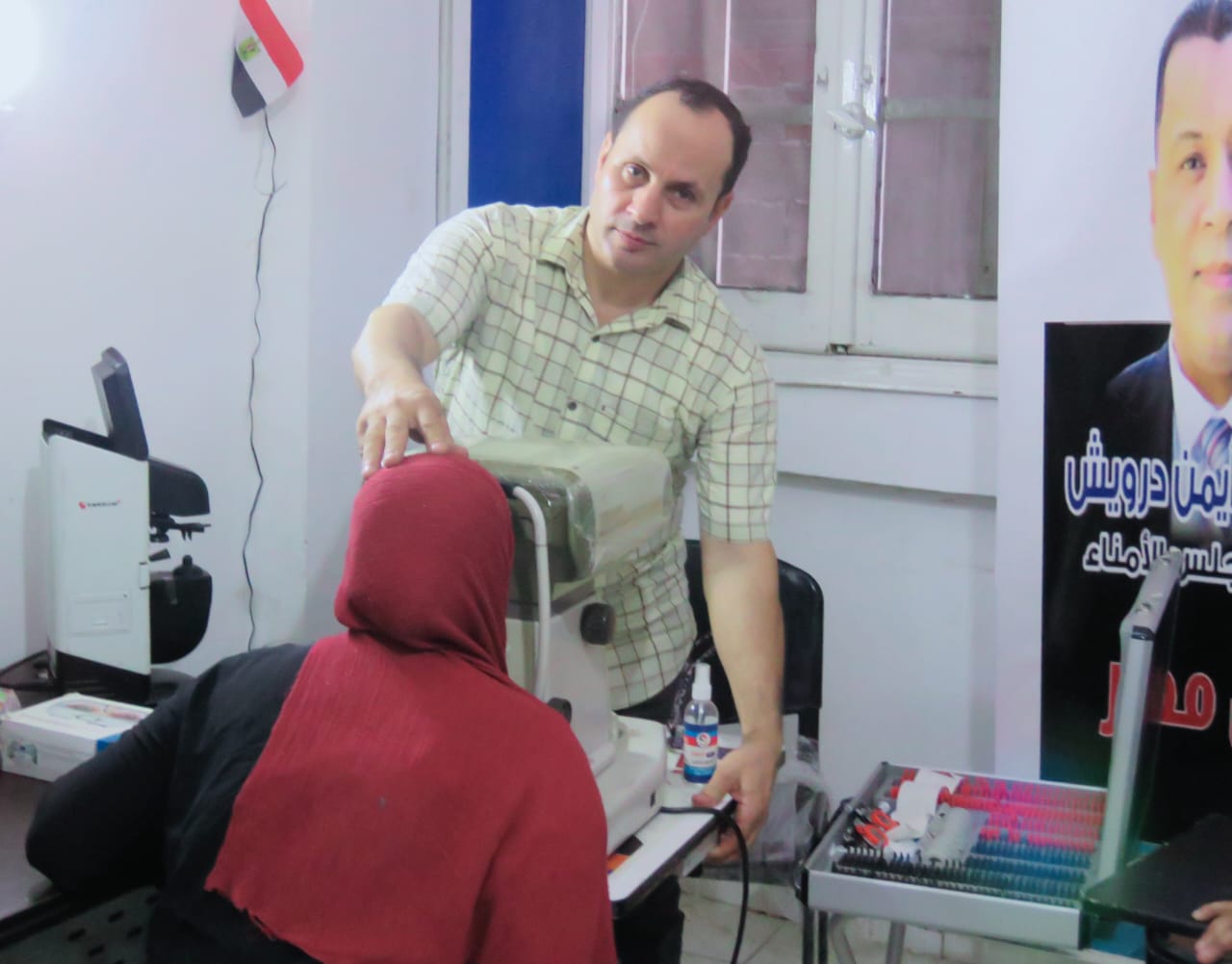 مؤسسة أيمن درويش للتنمية تنظم قافلة طبية للعيون بالمجان وخصم كبير علي عمل النظارات