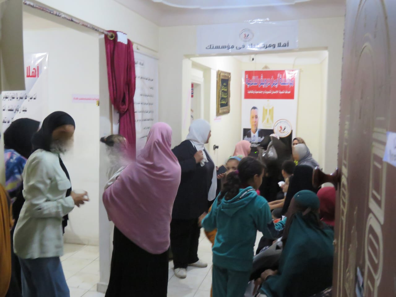 مؤسسة أيمن درويش للتنمية تنظم قافلة طبية للعيون بالمجان وخصم كبير علي عمل النظارات