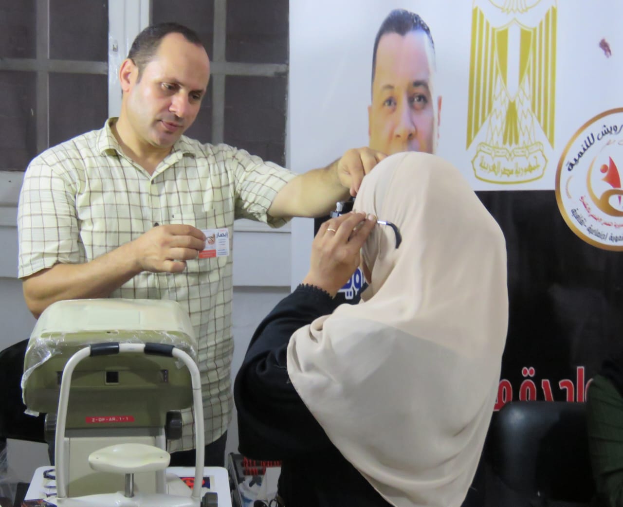 مؤسسة أيمن درويش للتنمية تنظم قافلة طبية للعيون بالمجان وخصم كبير علي عمل النظارات