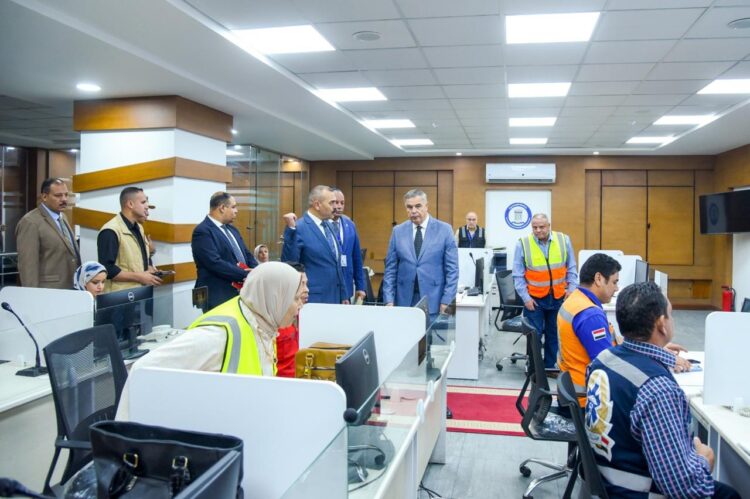 محافظ الإسكندرية يتابع من غرفة العمليات الرئيسية سير انتخابات مجلس النواب