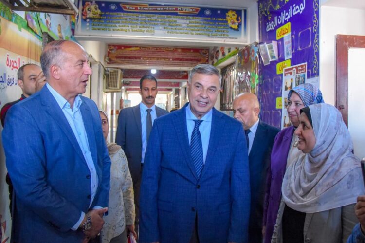 محافظ الإسكندرية يتفقد اللجان الانتخابية بمدرسة أرض رولان ومدرسة الشيخ زايد