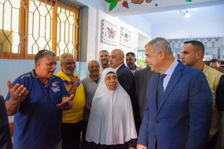 محافظ الإسكندرية يتفقد اللجان الانتخابية بمدرسة أرض رولان ومدرسة الشيخ زايد