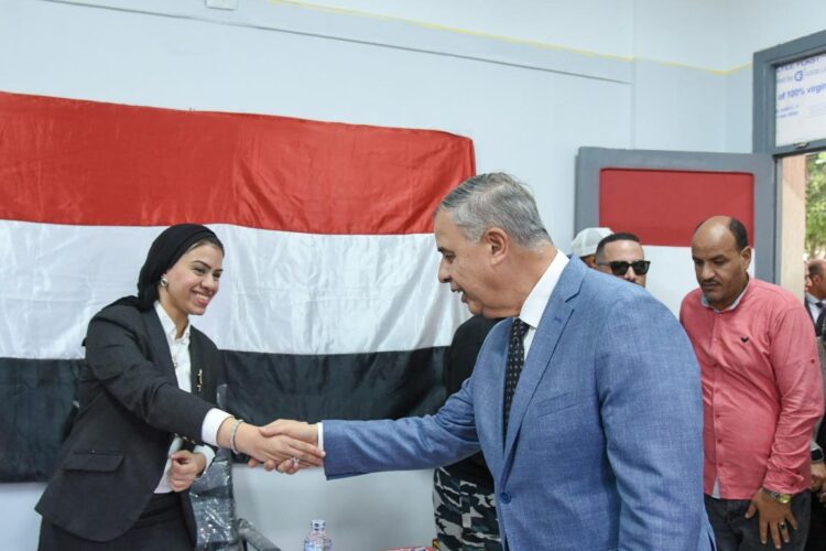 محافظ الإسكندرية يُدلي بصوته في انتخابات مجلس النواب 2025