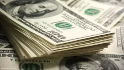 الدولار يصعد في 10 بنوك مصرية بزيادات تتراوح بين 4 و7 قروش في نهاية تعاملات الأحد.
