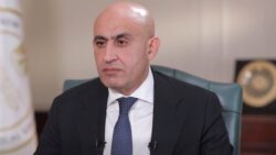 وزير التعليم يشيد بتنفيذ قراراته في الميدان ويؤكد المدارس الحكومية مميزة بالتابلت