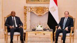 الرئيس السيسي يؤكد للبرهان ثوابت الموقف المصري الداعم لوحدة السودان