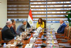 وزيرة التنمية تستقبل أعضاء لجنة الطاقة والبيئة والقوى العاملة بمجلس الشيوخ. 