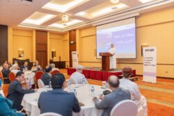 وزير الصناعة يزور ميناء صحار والمنطقة الحرة بعمان للتعرف على القدرات التصنيعية