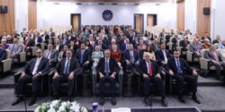 وزير الاتصالات يلتقي بملحقي الدفاع المرشحين للعمل بالسفارات المصرية بالخارج.