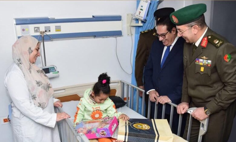 قوات الدفاع الشعبى والعسكرى وطلبة جامعة القاهرة تنظم لمستشفى أبو الريش للأطفال.