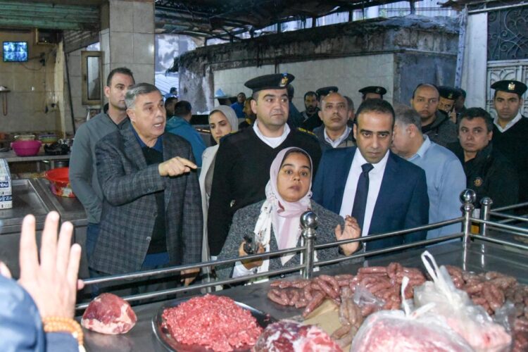 محافظ الإسكندرية يتفقد شارع زين العابدين وسوق الغيط الصعيدي بحي وسط