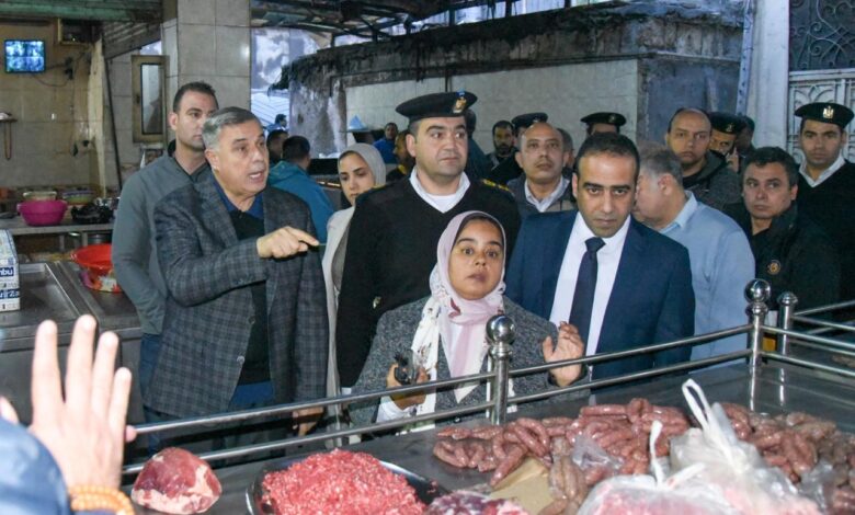 محافظ الإسكندرية يتفقد شارع زين العابدين وسوق الغيط الصعيدي بحي وسط