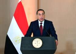 رئيس الوزراء يهنئ وزير الداخلية بذكرى عيد الشرطة
