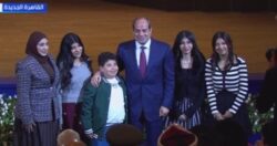 السيسي يكرم أسر شهداء الشرطة ويؤكد أن دماء أبنائهم لن تذهب سدى